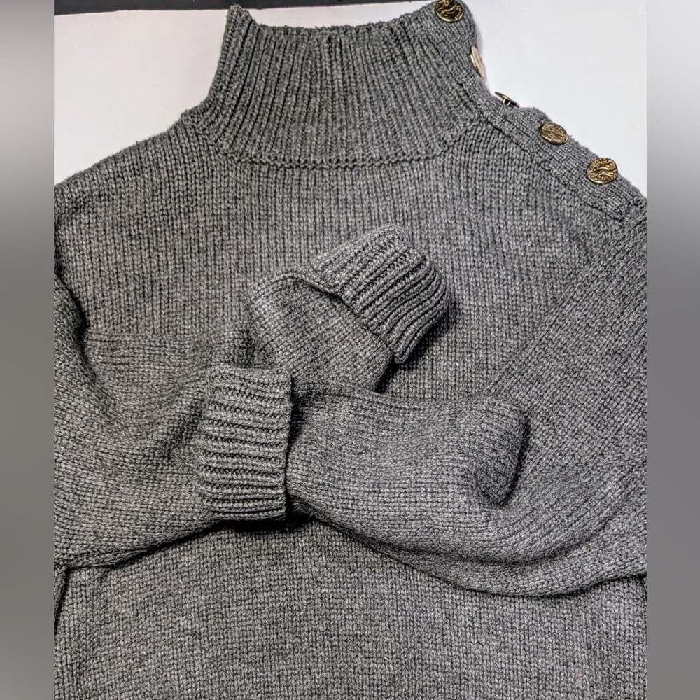 Zara Knit High Neck Sweater Oversized
Men’s Small Gray.